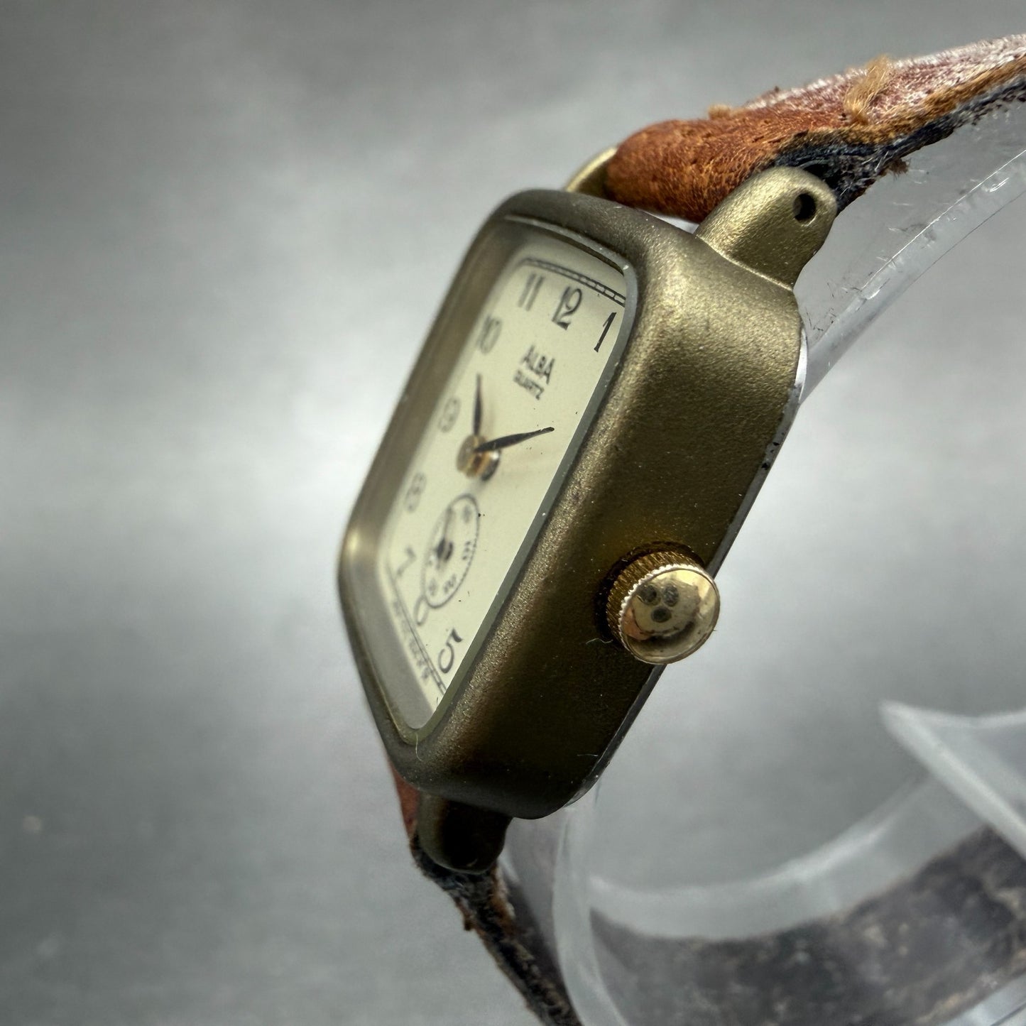 Seiko Alba watch Women 22mm Cream Dial Gold Tone Square V252-5020 New Battery2