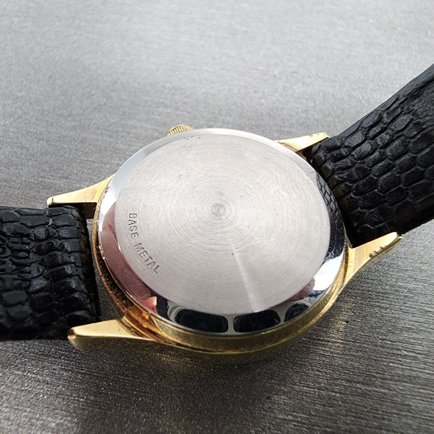 Wittnauer Pegasus Watch Women 24mm Champagne Dial Gold Tone Round New Battery9