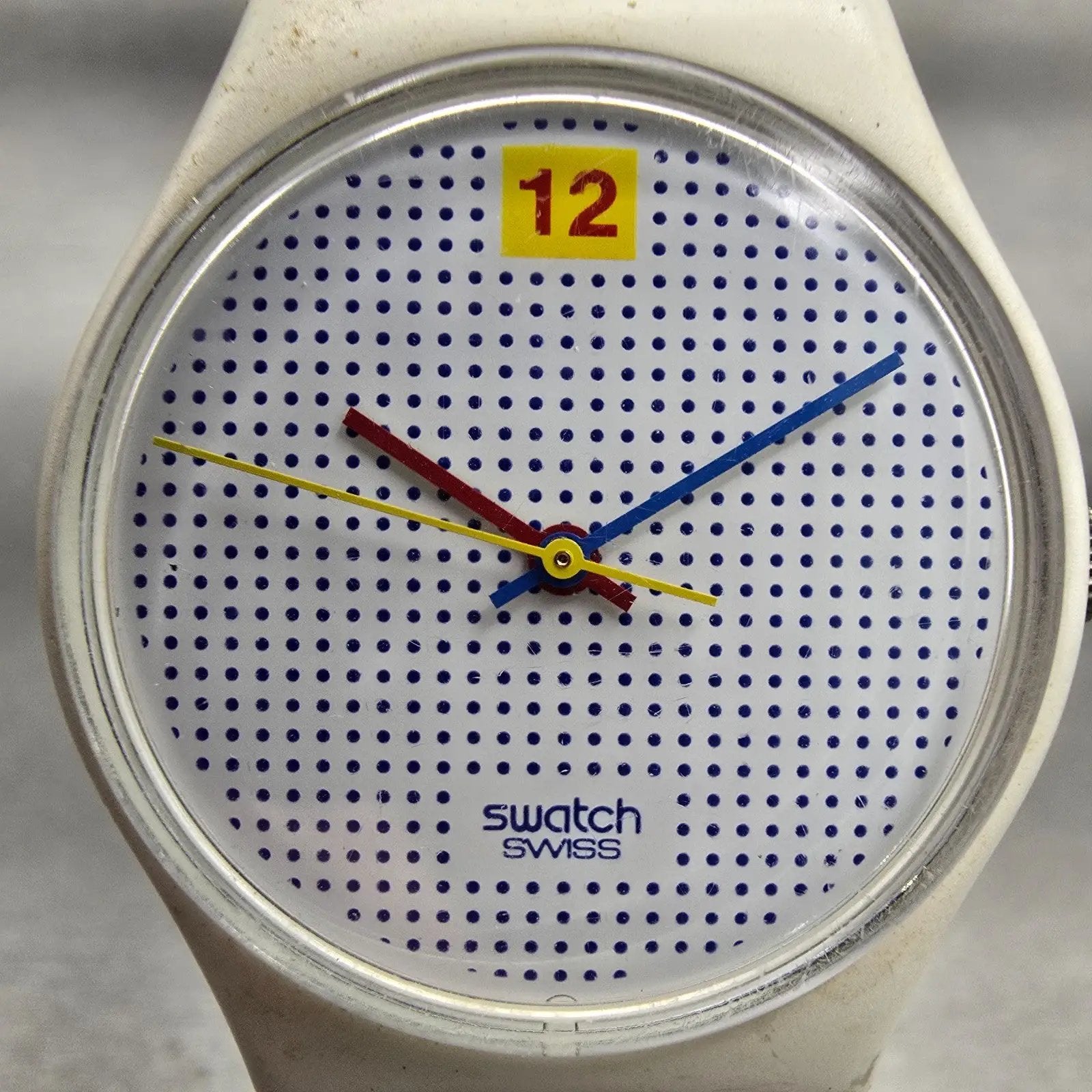 Swatch DOTTED SWISS Watch Men White Dial White Tone Round GW104 New Battery VTG1