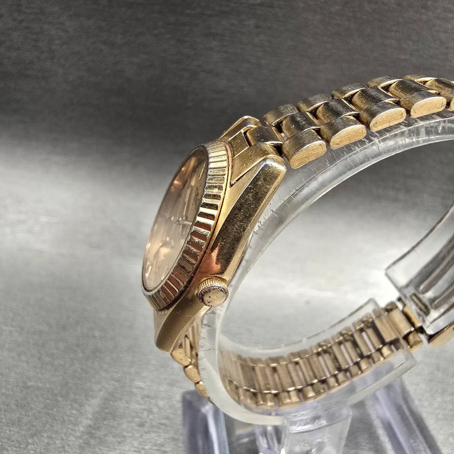 Seiko SQ Watch Women 24mm Gold Dial Gold Tone Daydate Round 3E23-0A60 New Batt 62