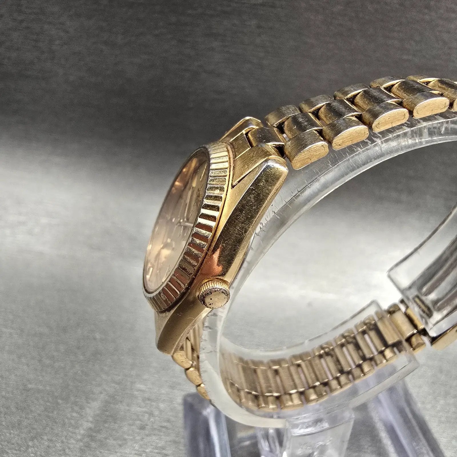 Seiko SQ Watch Women 24mm Gold Dial Gold Tone Daydate Round 3E23-0A60 New Batt 62