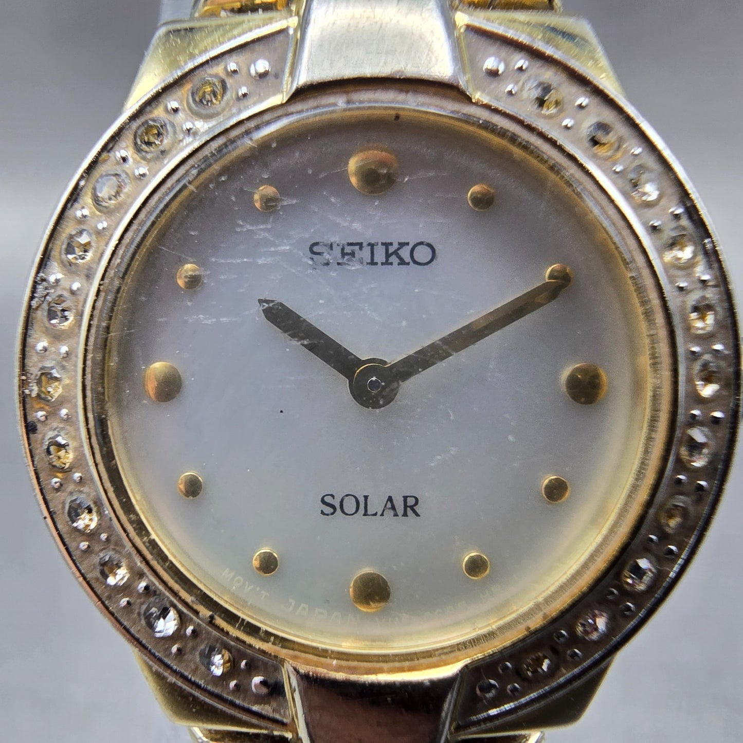 Seiko Solar Watch Women 22mm MOP Dial Gold Tone Round V115-0AW0 Runs Crystals NK1