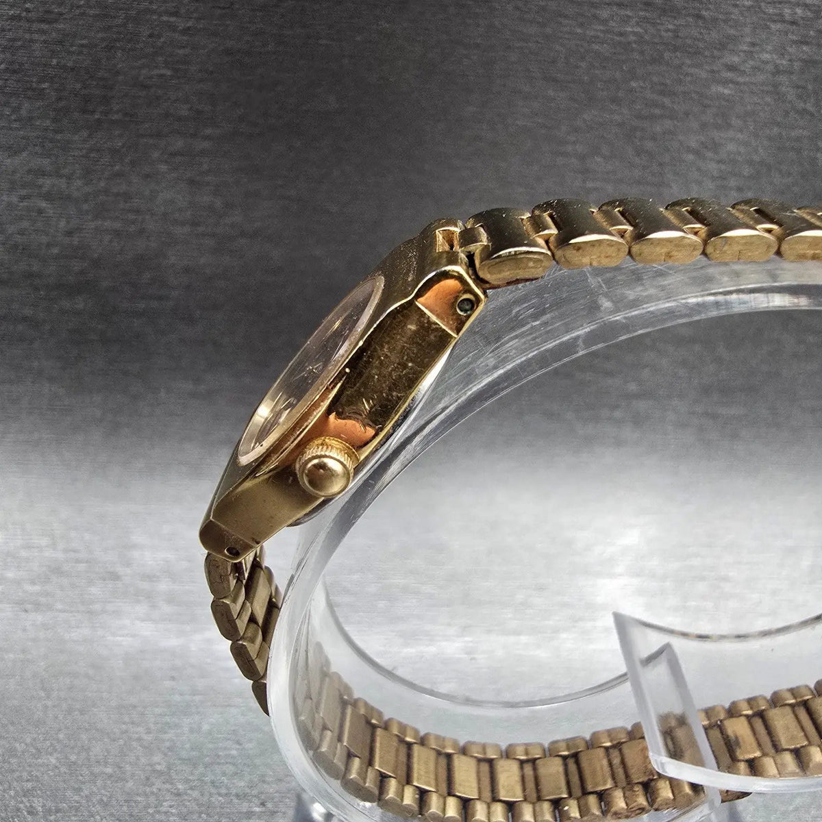 Seiko Watch Women 17mm Black Dial Gold Tone Oval 2Y01-5C89 New Battery Vintage2
