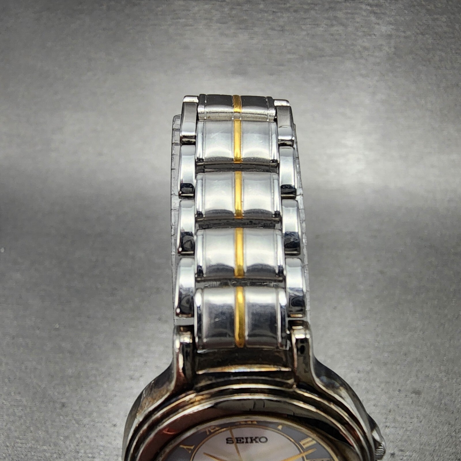 Seiko Solar Watch Women 28mm MOP Dial Two Tone Date Round V1820C70 Runs4