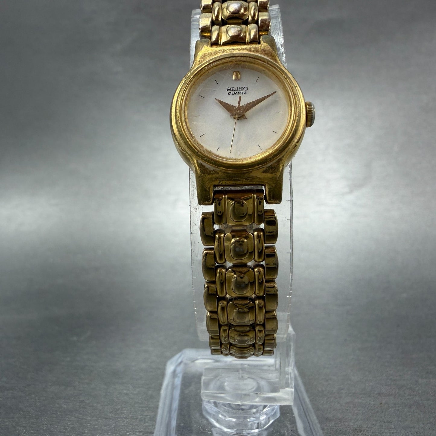 Seiko Watch Women 19mm White Dial Gold Tone Round V401-0518 New Battery5