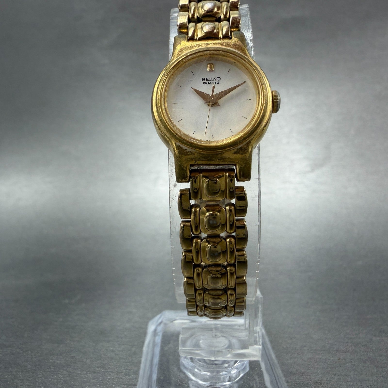 Seiko Watch Women 19mm White Dial Gold Tone Round V401-0518 New Battery5
