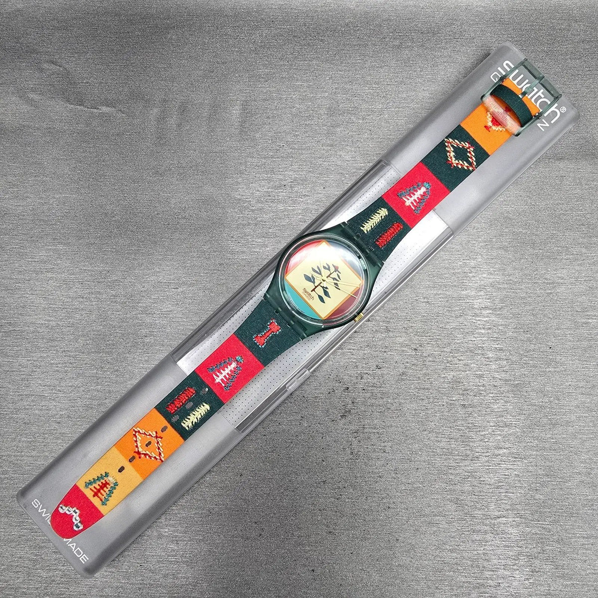 Swatch Poncho Watch Men 34mm Cream Dial Green Case GM122 New Battery NOS15