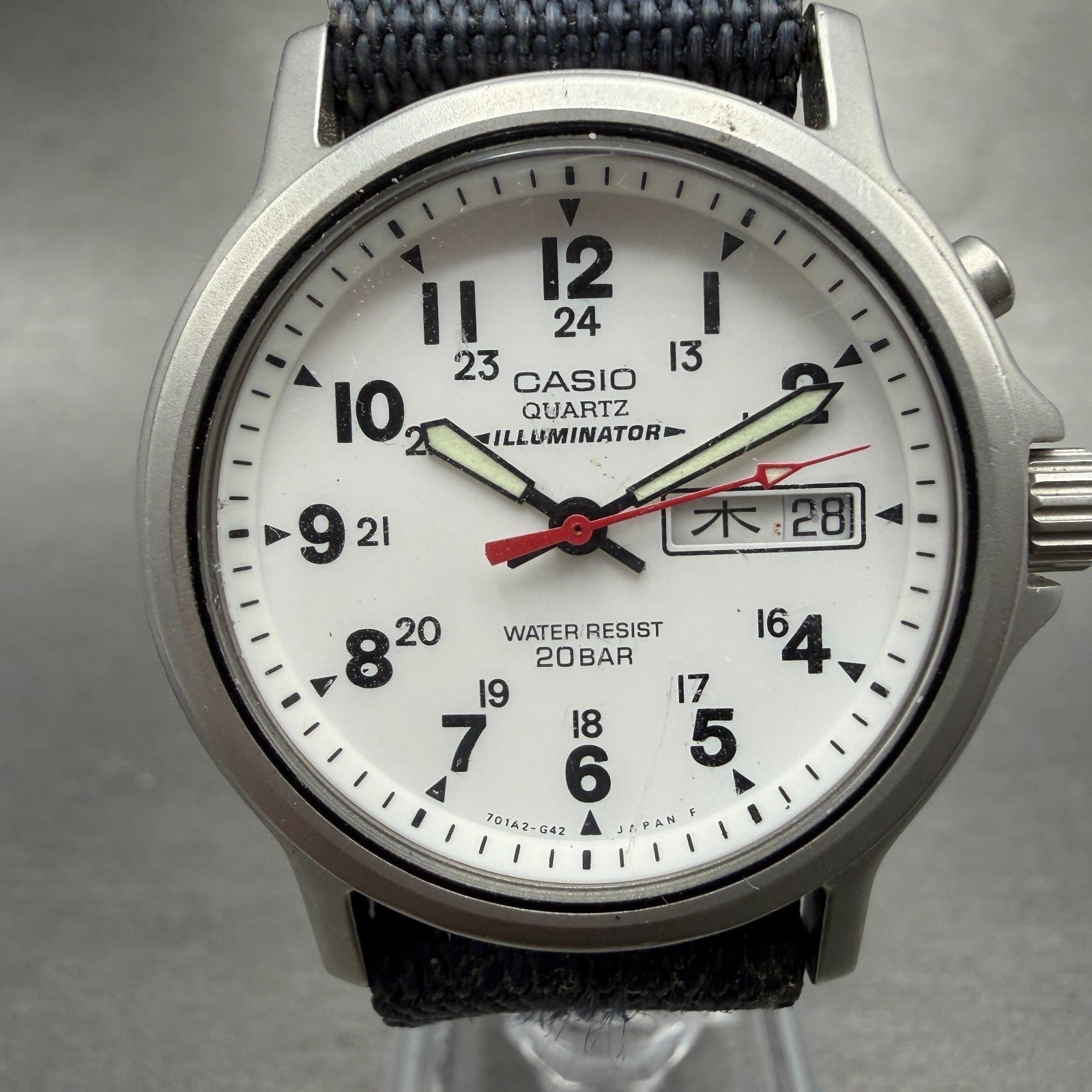 Casio Illuminator Watch Men 35mm White Dial Silver Tone Daydate MD-760 New Batt0