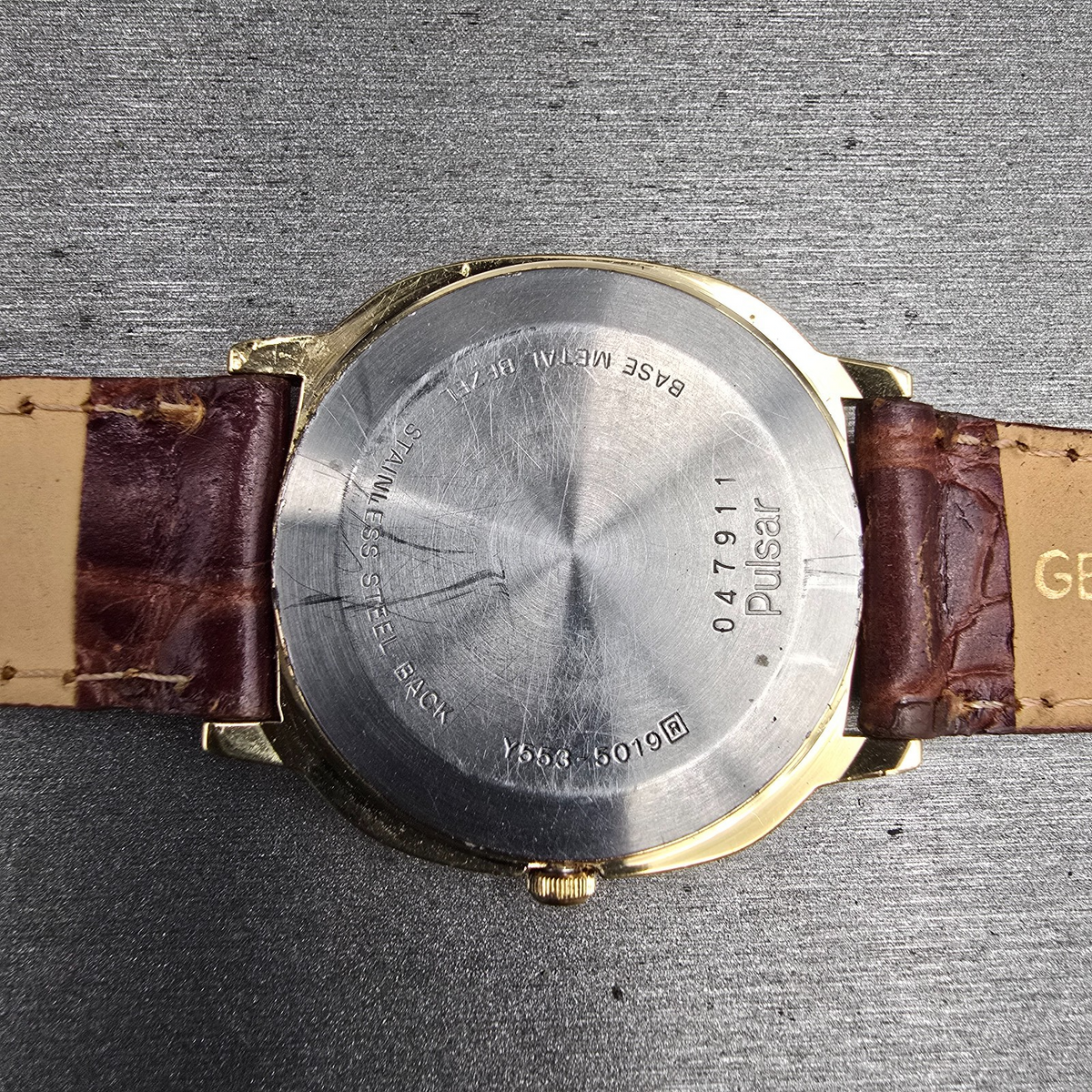Seiko Pulsar Watch Men 33mm Gray Dial Gold Tone Rectangle Y553-5019 READ! NewBat10