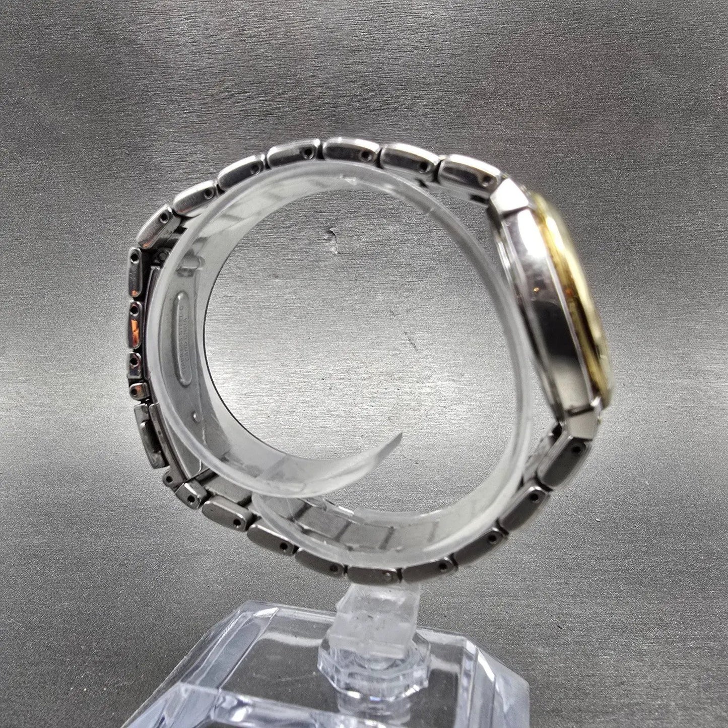 Seiko Solar Watch Women 30mm White Dial Two Tone Date READ!!!!!!! V137-0AX0 Runs7