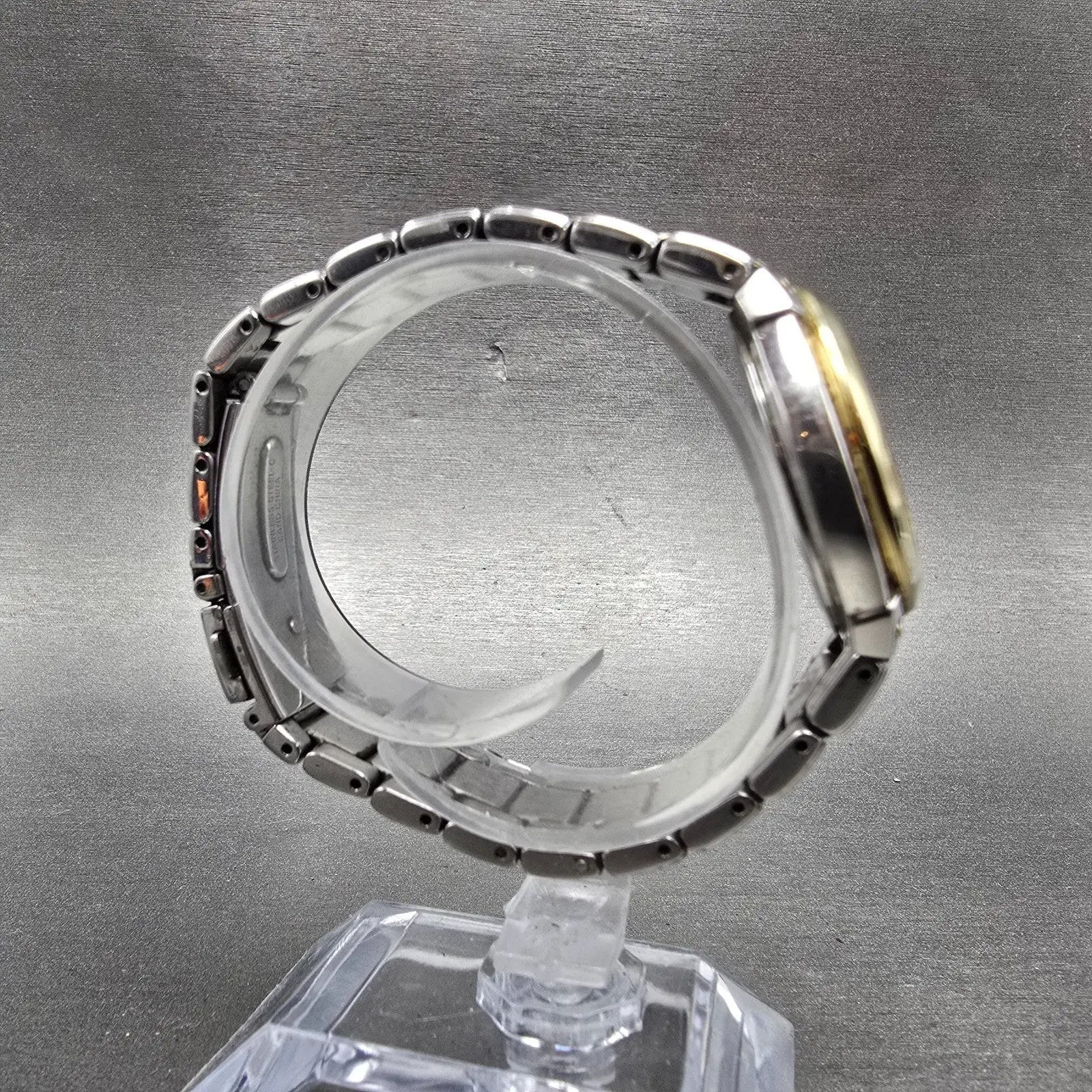 Seiko Solar Watch Women 30mm White Dial Two Tone Date READ!!!!!!! V137-0AX0 Runs7