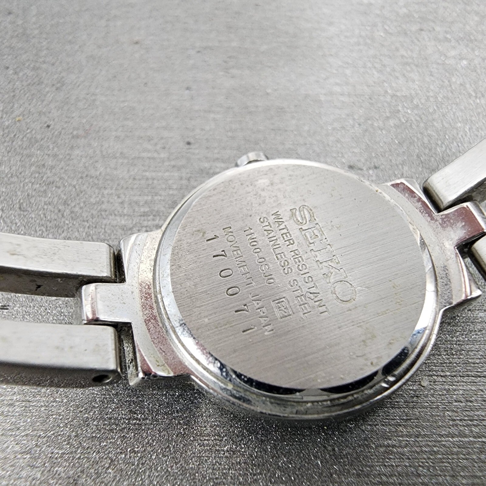 Seiko Watch Women 20mm MOP Dial Silver Tone Round 1N000SJ0 New Battery9