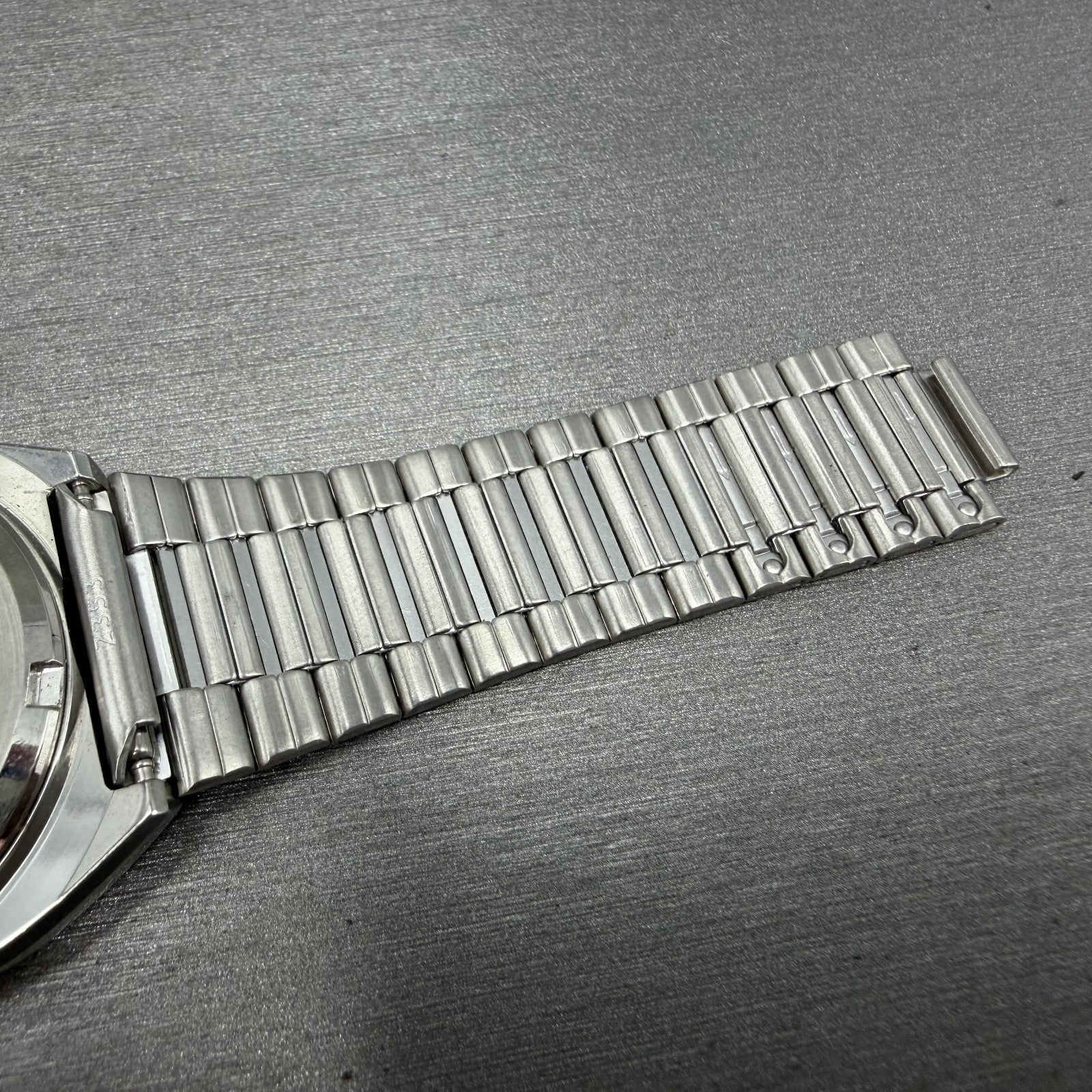 Seiko SQ Watch Men 34mm Black Dial Silver Tone Daydate 8223-5089 SAMPLE9