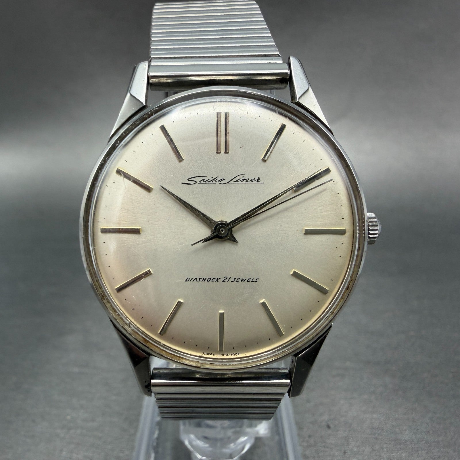 Seiko Liner Watch Men 35mm Silver Dial Silver Tone Round Manual 15016E Runs VTG0