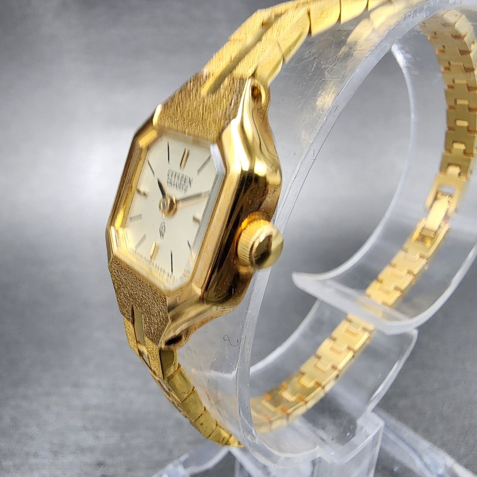 Citizen Watch Women 17mm Champagne Dial Gold Tone NOS 3220890809 New Battery4