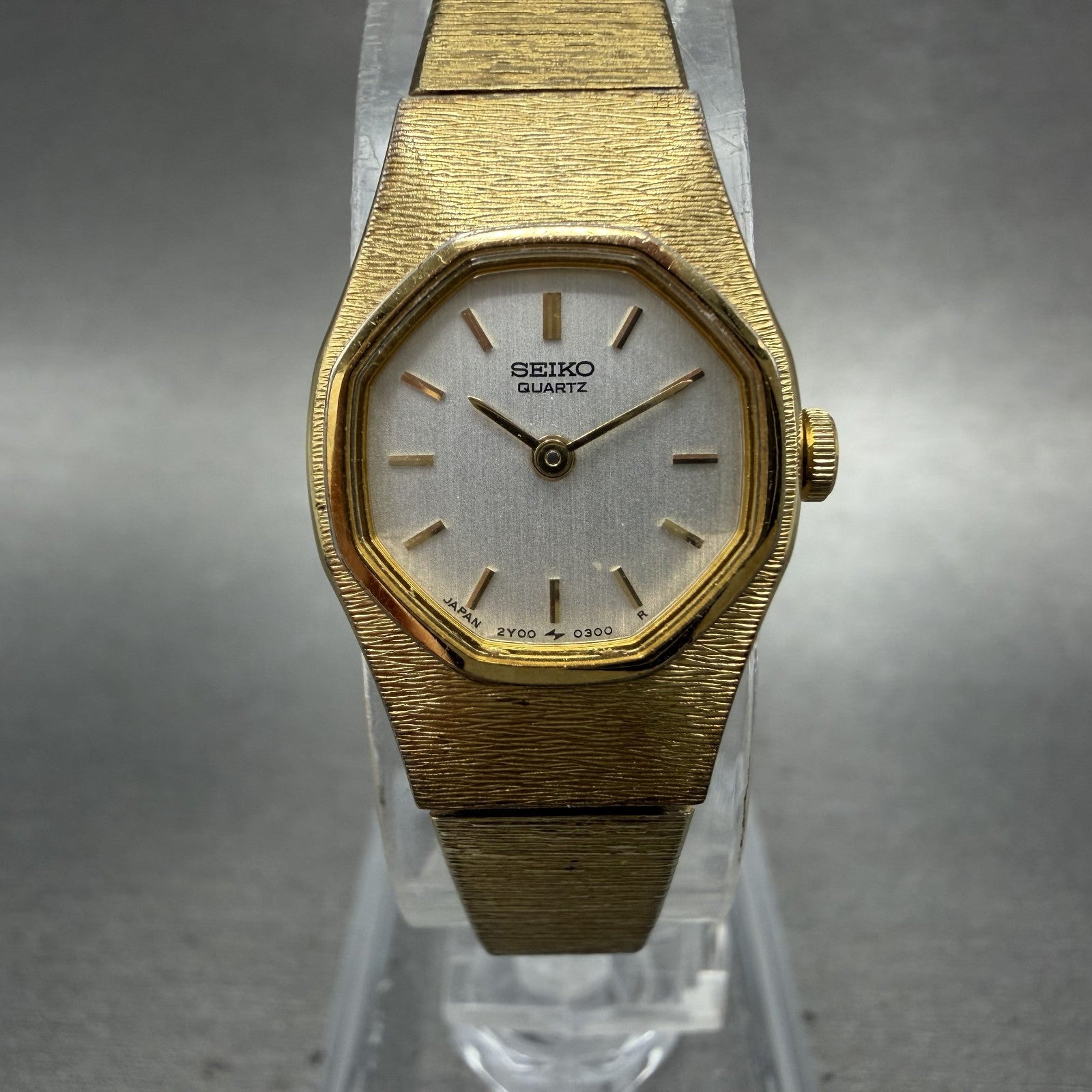 Seiko Watch Women 16mm Silver Dial Gold Tone Octagon 2Y00-5049 New Battery0