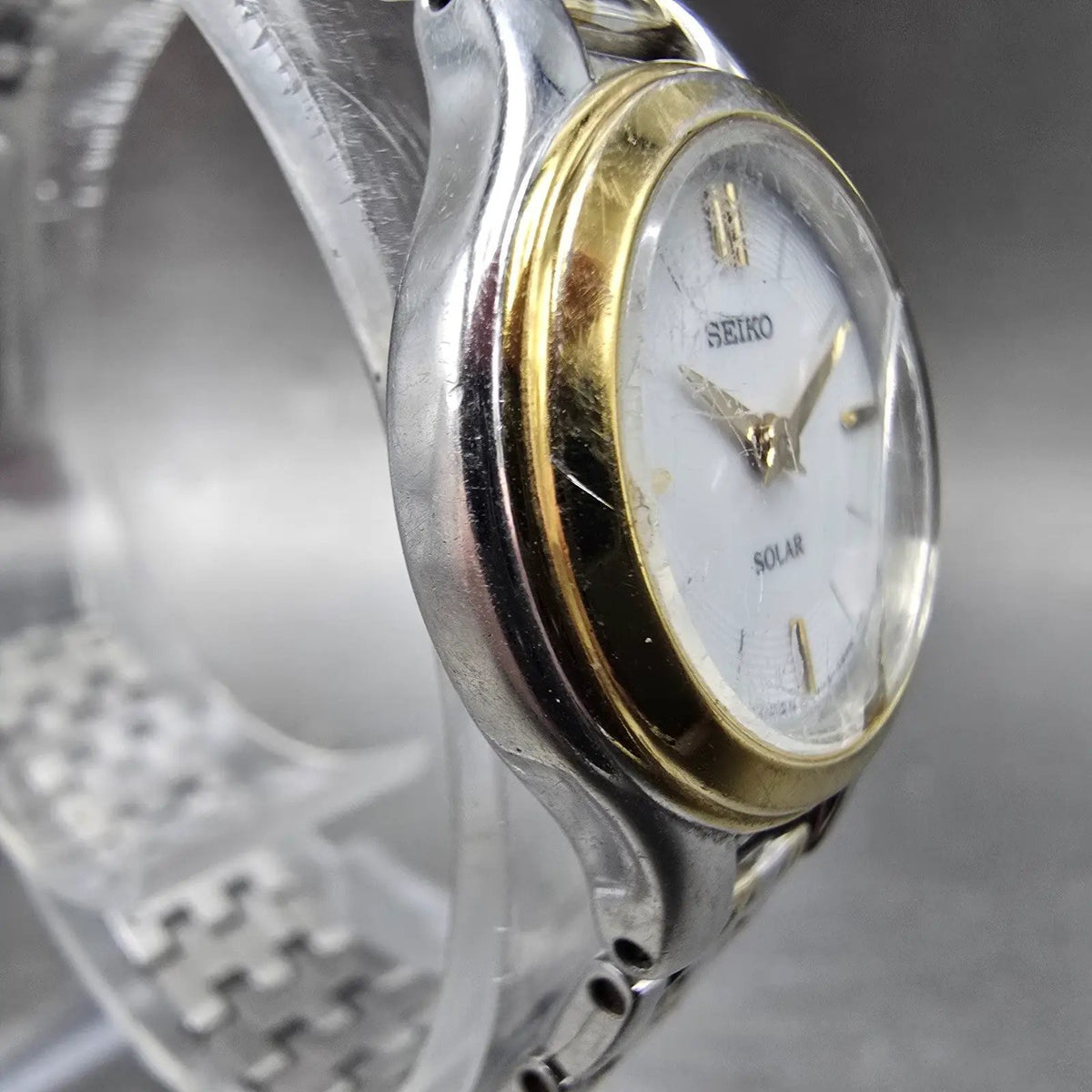 Seiko Solar Watch Women 22mm White Dial Two Tone Round V115-0AG0 Runs CRACKED3