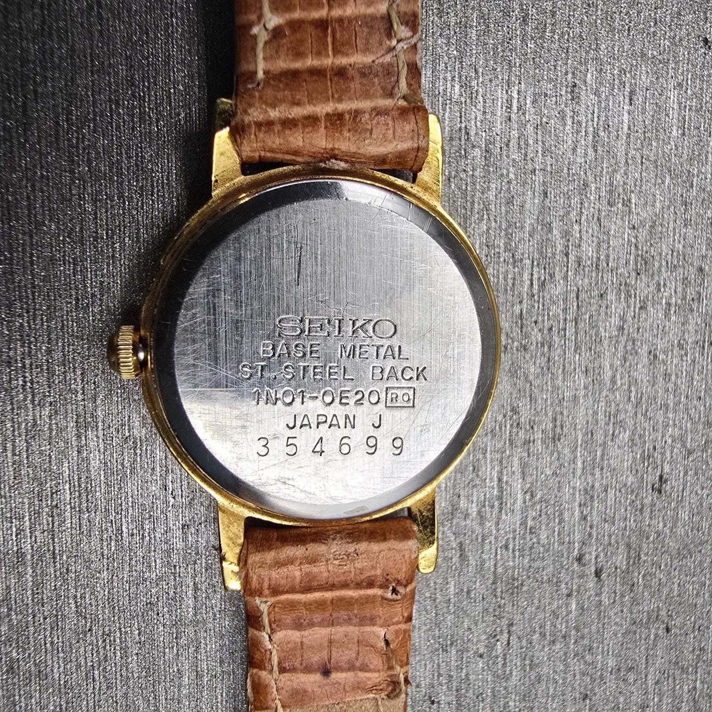 Seiko Watch Women 21mm Black Dial Gold Tone Round 1N01-0E20 New Battery Vintage10