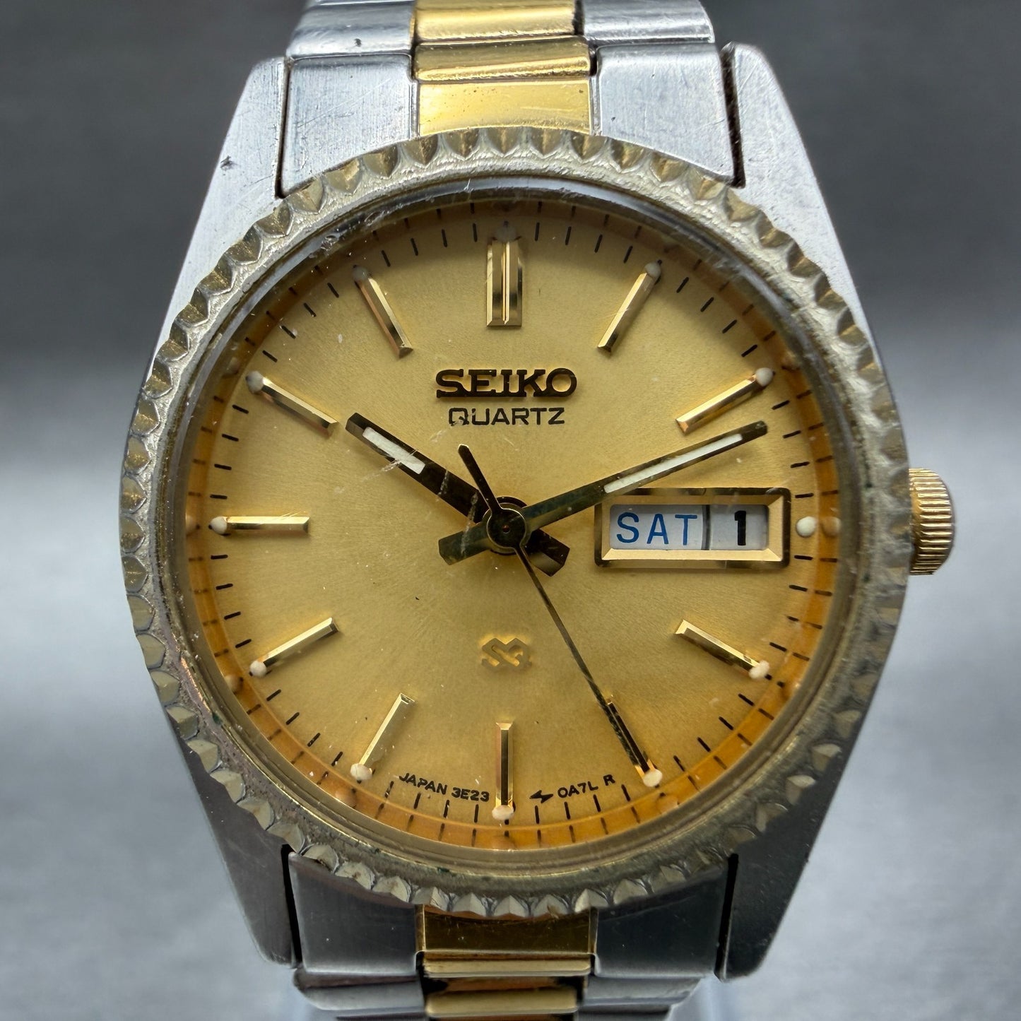 Seiko SQ Watch Women 24mm Gold Dial Two Tone Daydate Round 3E230A60 New Batt NX1