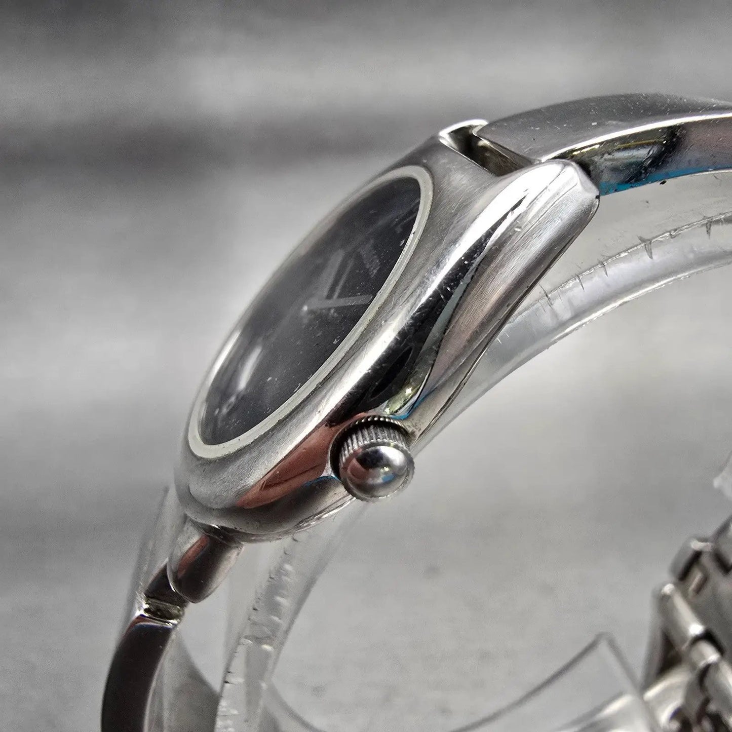 Bulova Watch Women 25mm Black Dial Silver Tone Round 96L18 Bangle New Battery1