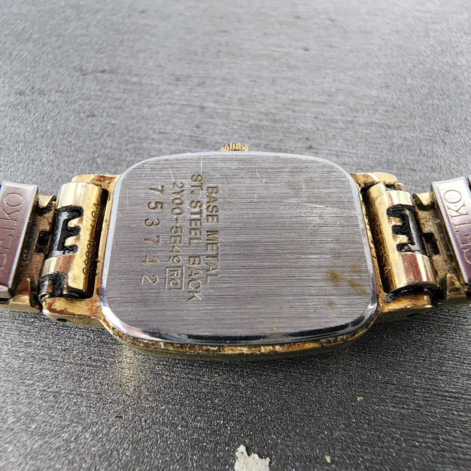 Seiko Watch Women 17mm Champagne Dial Gold Tone Rectangle 2y005b49 New Battery9