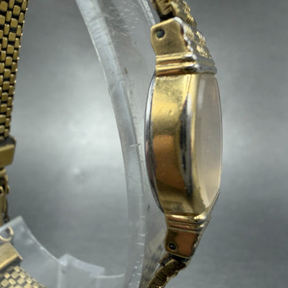 Seiko Watch Women 17mm Champagne dial Gold Tone Oval 2Y01-5C19 New Battery GVD3