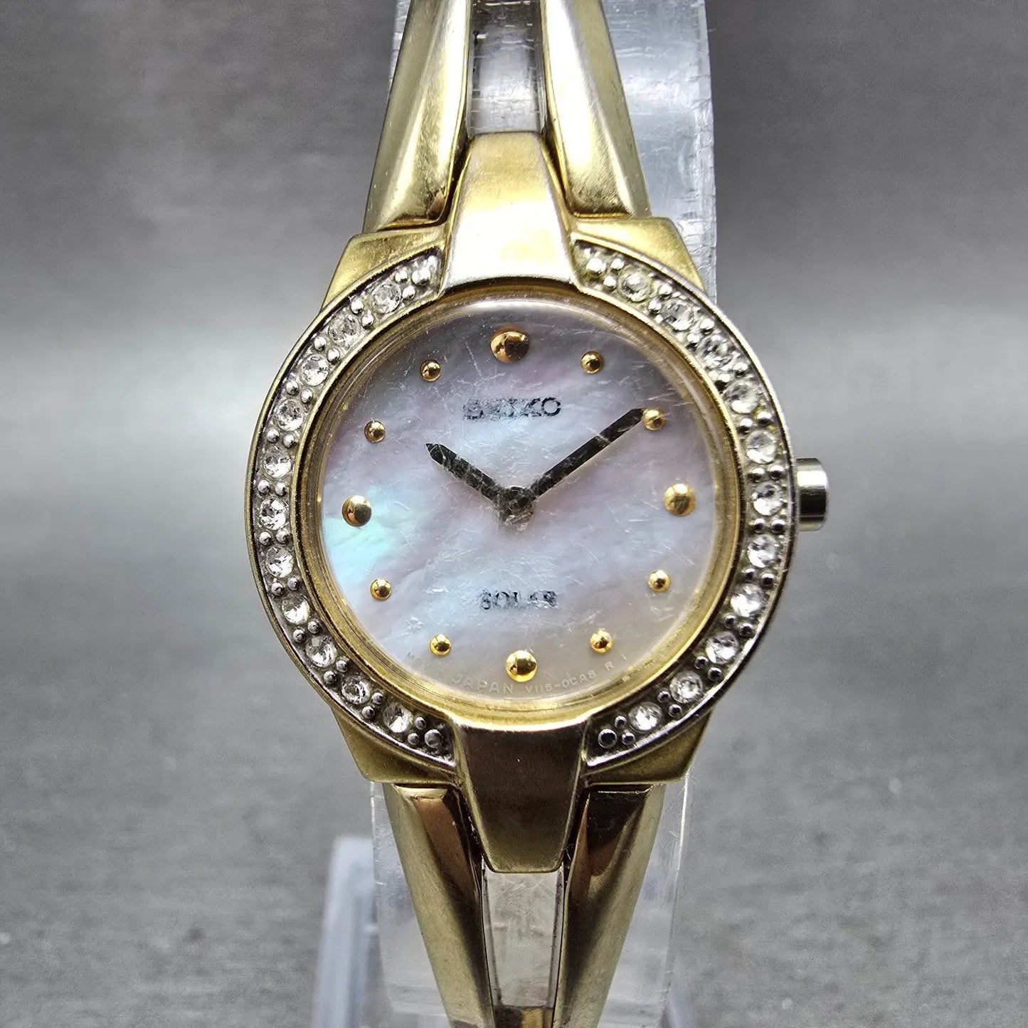 Seiko Solar Watch Women 22mm MOP Dial Gold Tone Round V115-0AW0 Runs Crystals JH0