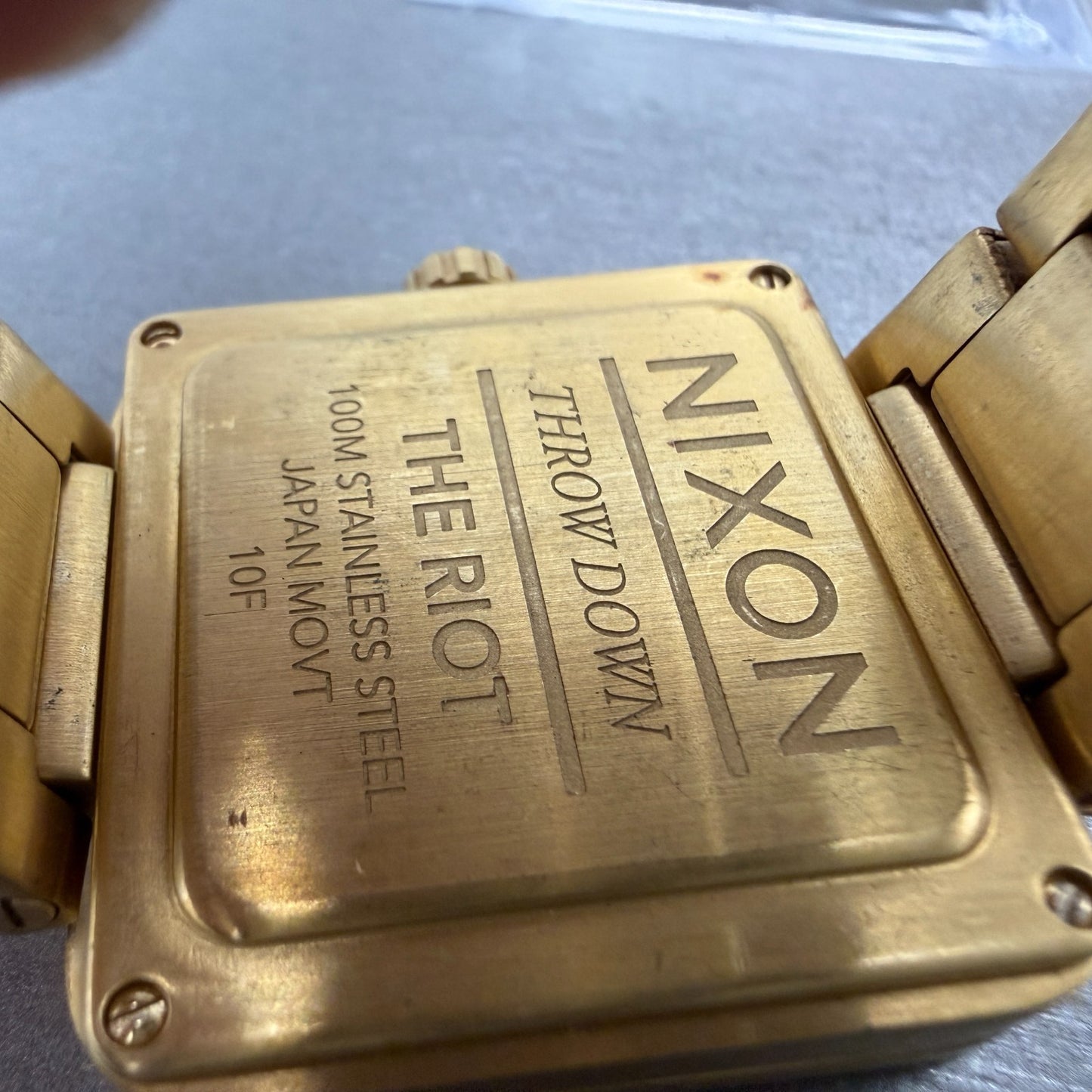 Nixon The Riot Watch Men 36mm Gold Dial Gold Tone Square New Battery9