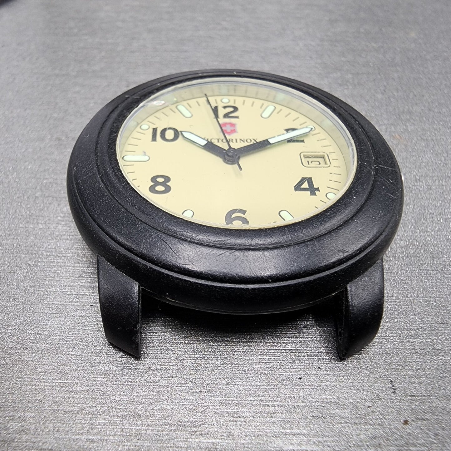 Victorinox Swiss Army Watch Men 40mm Biege Dial Black Tone Date Round New Batt2