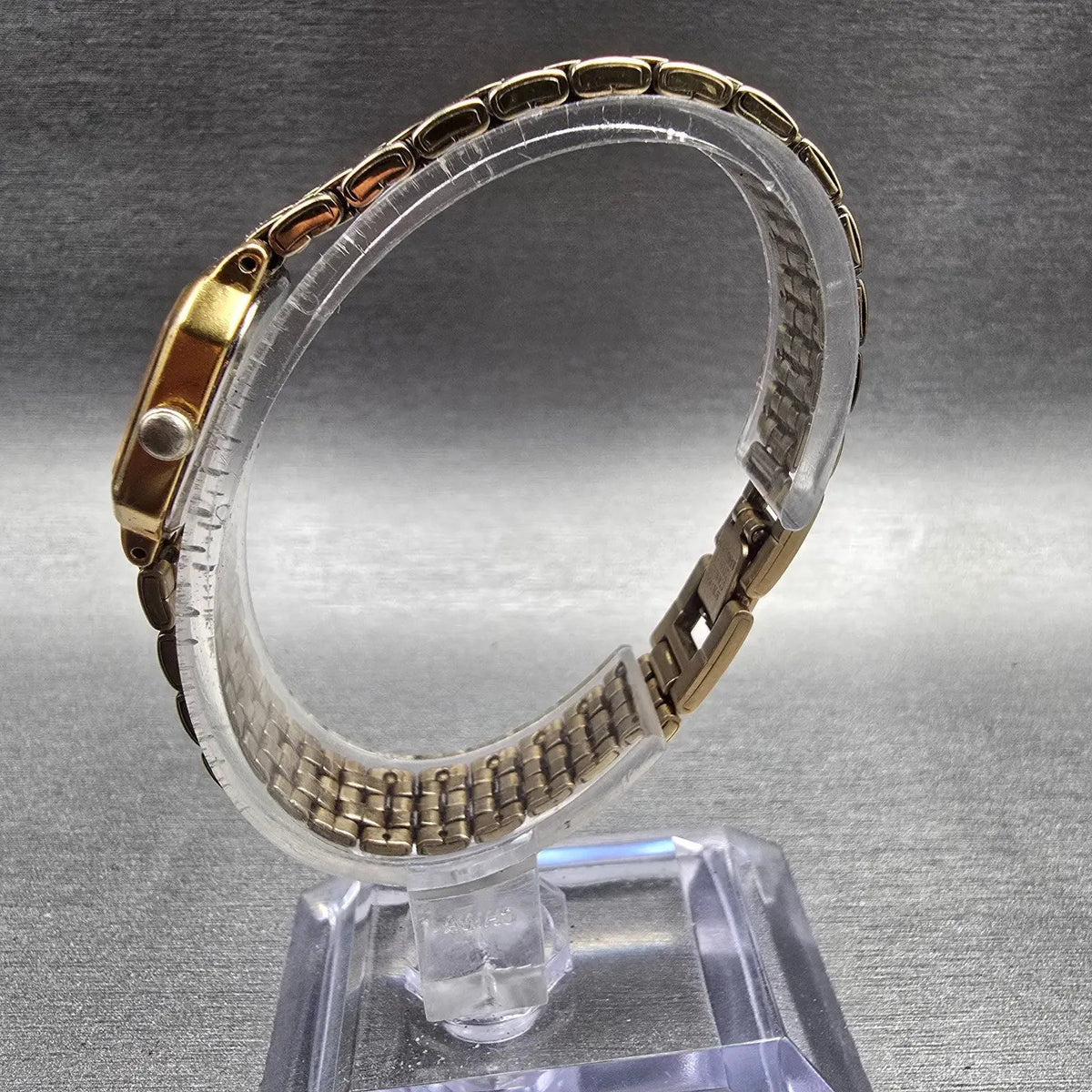 Seiko Watch Women 17mm Gold Dial Gold Tone Rectangle V400-5608 New Battery VTG6