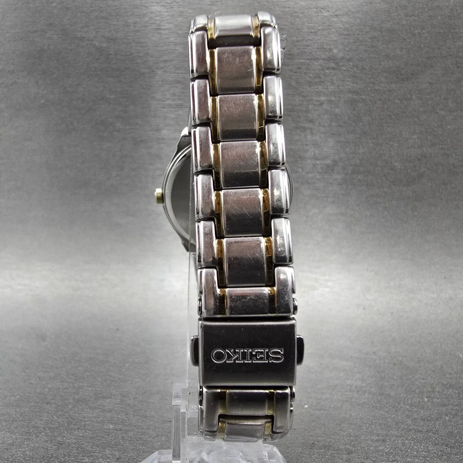 Seiko Solar Watch Women 30mm White Dial Two Tone Date Round V137-0AX0 Runs7