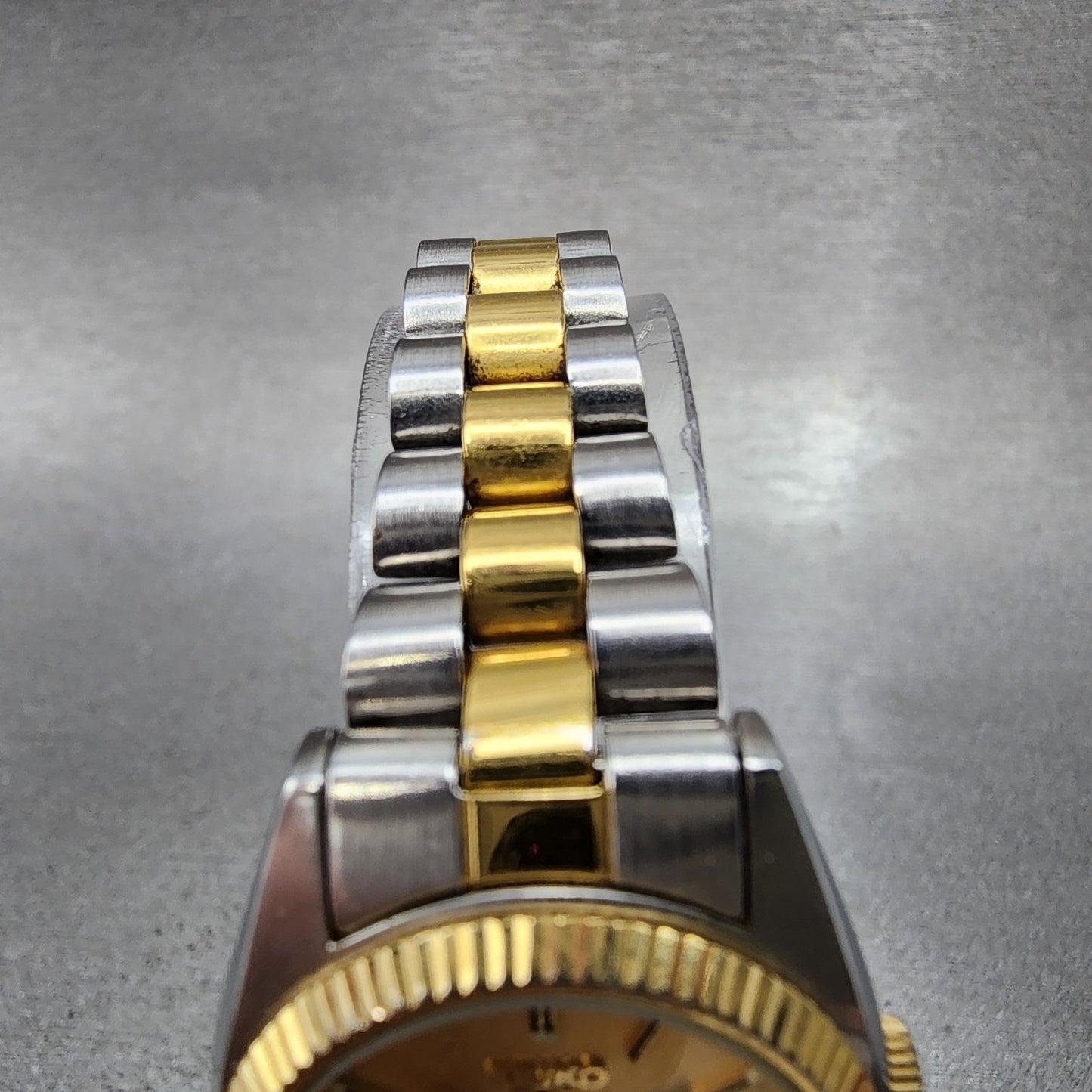 Seiko 5 Automatic Watch Women 24mm Champagne Dial Two Tone Daydate 42060510 Run4