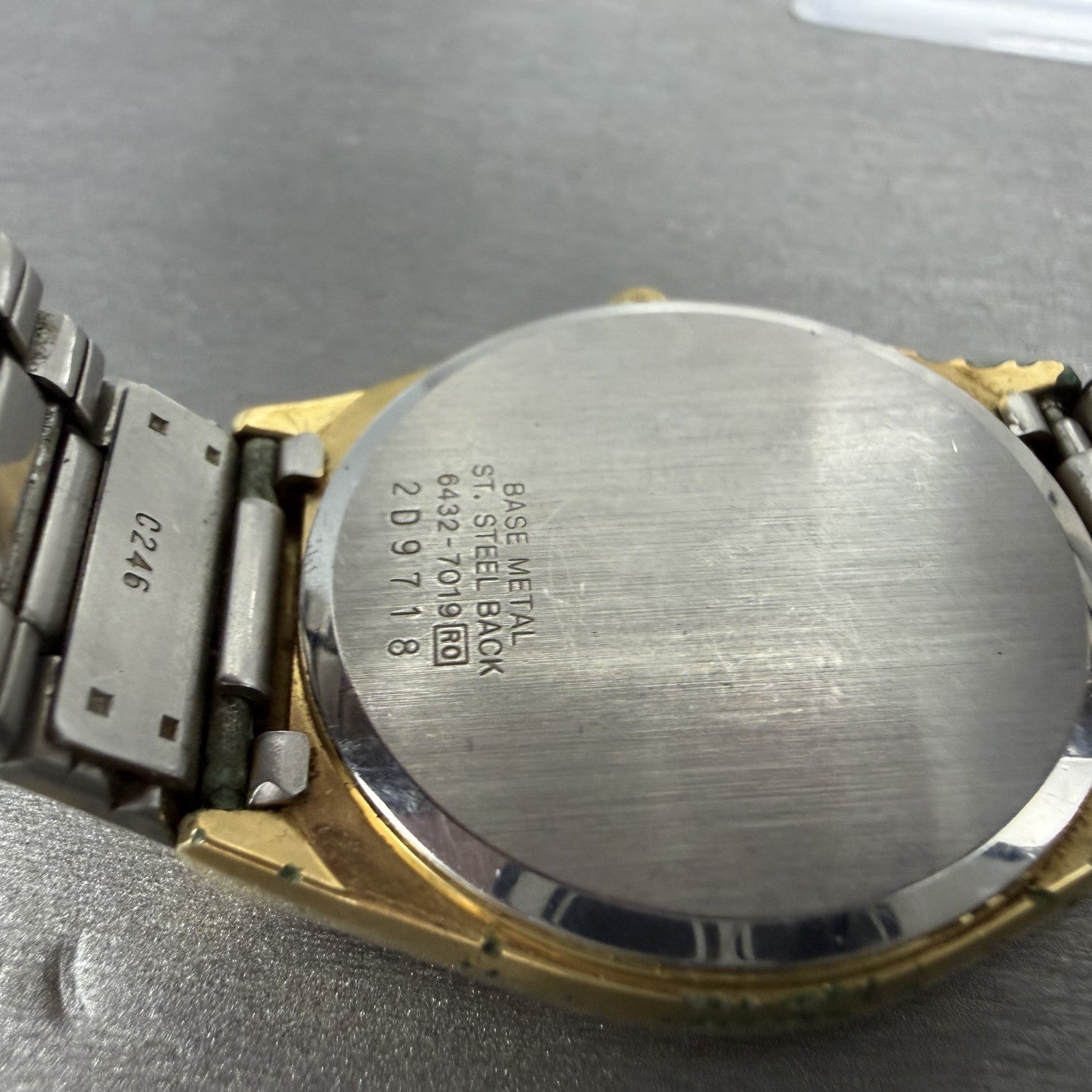 Seiko Watch Men 32mm Champagne Dial Gold Tone Date Round 6432-7019 New Battery9