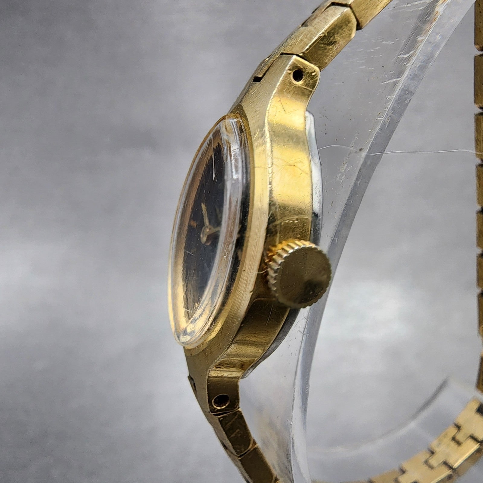 Seiko Watch Women 16mm Black Dial Gold Tone Oval Manual 11005569 Runs2