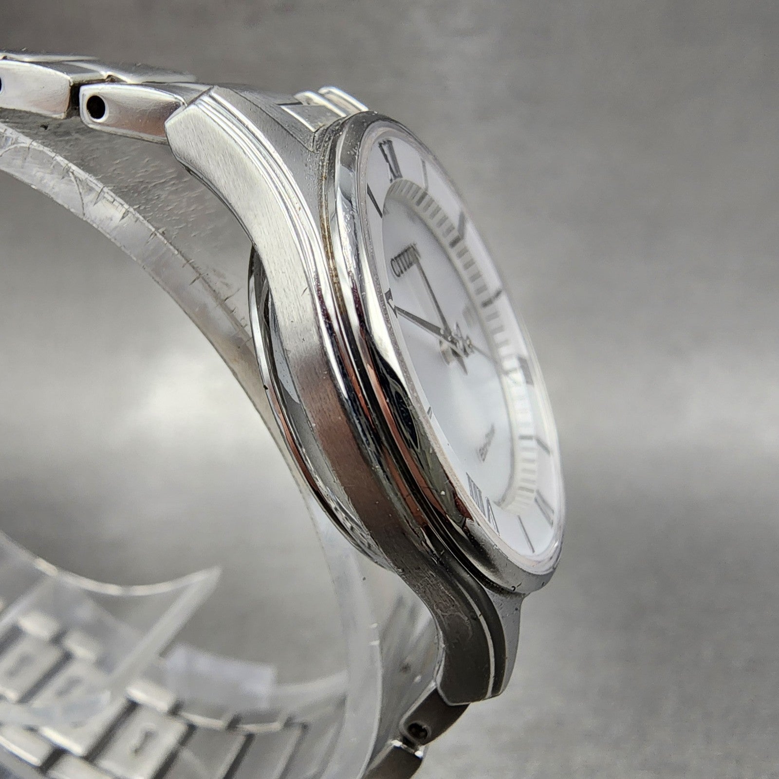 Citizen EcoDrive Watch Women 28mm White Dial Silver Tone Date Round Runs3