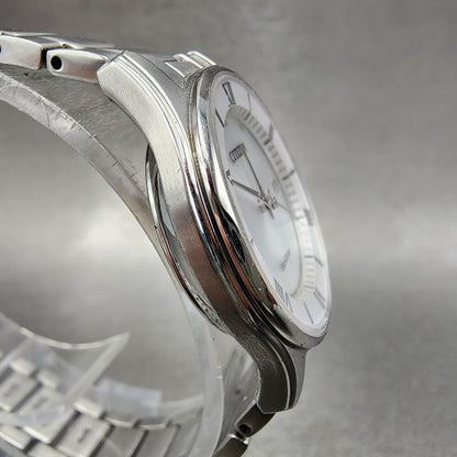 Citizen EcoDrive Watch Women 28mm White Dial Silver Tone Date Round Runs3