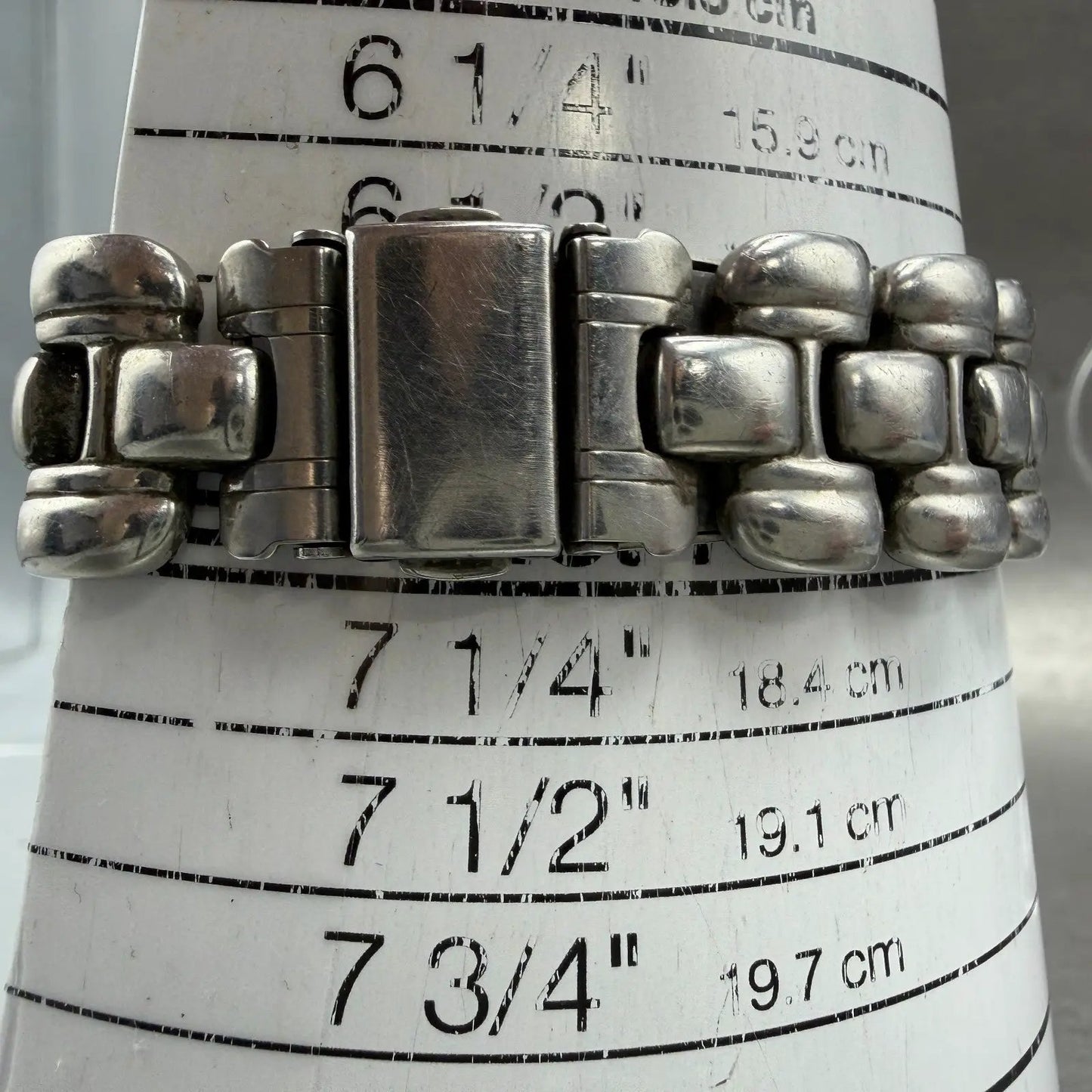 48524121