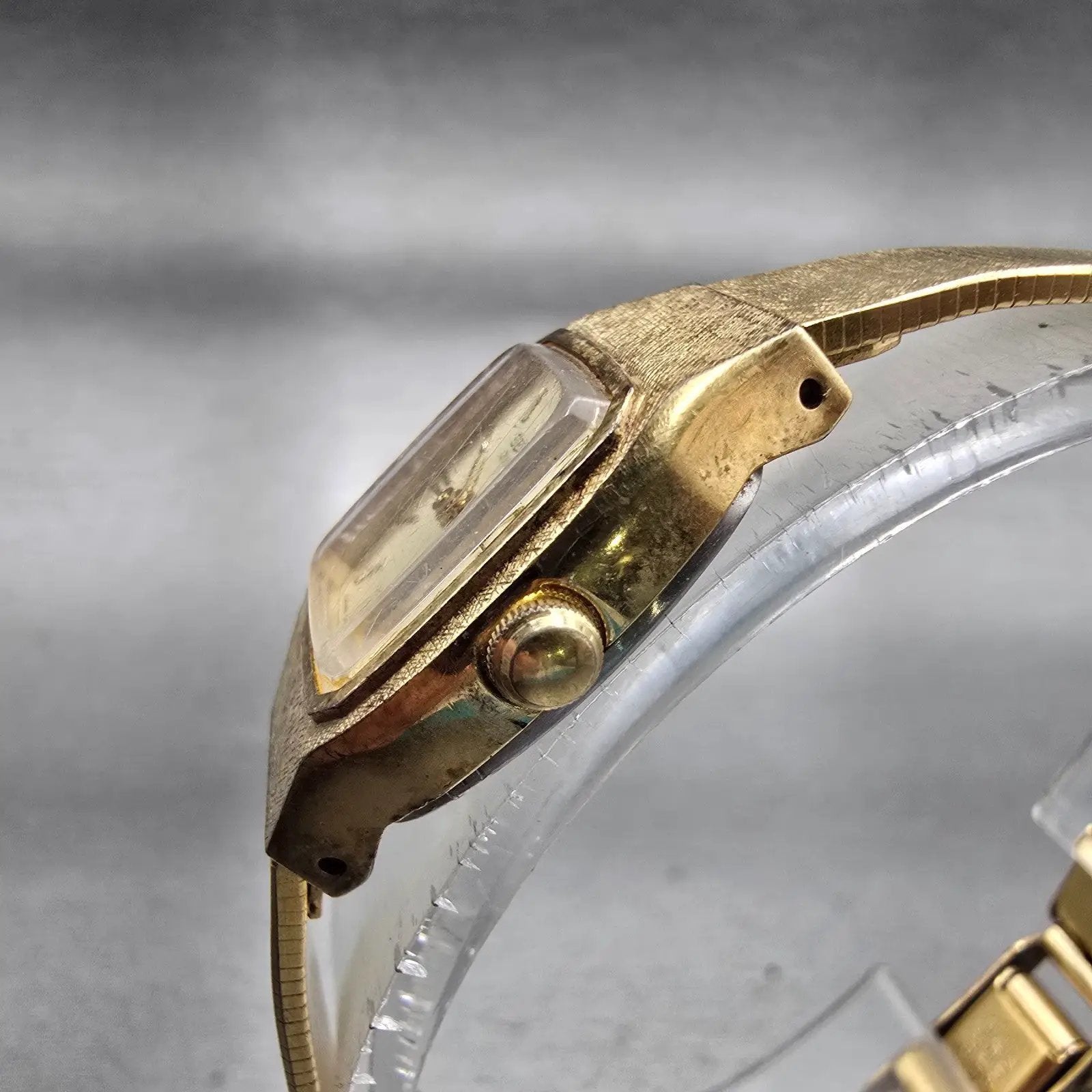 Seiko Watch Women 17mm Champagne Dial Gold Tone Oval 5421-5029 New Battery VTG2