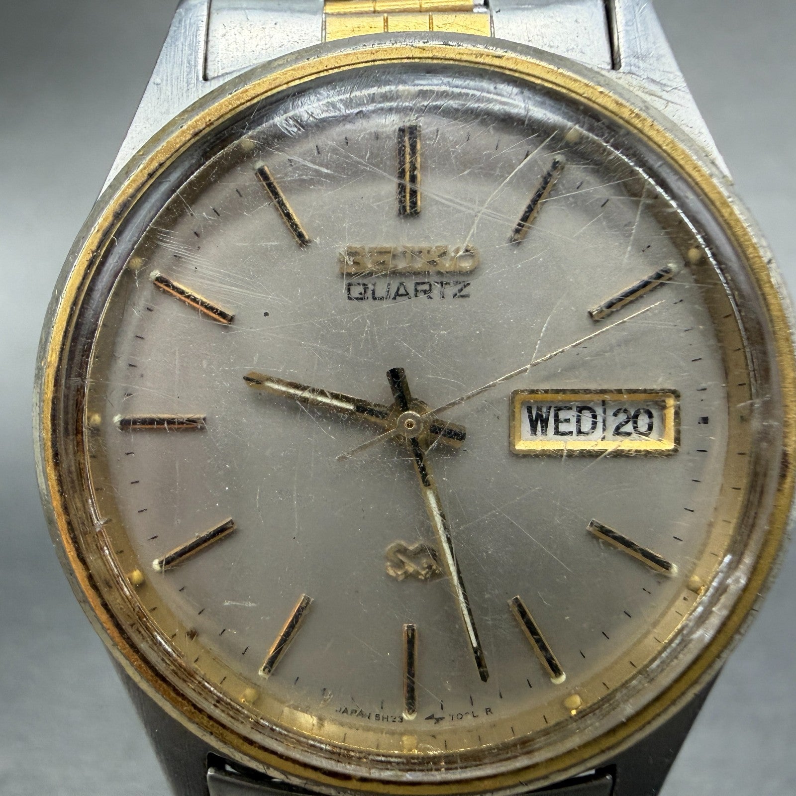 Seiko SQ Watch Men 34mm Gray Dial Two Tone Daydate Round 5H23-7009 PARTS2