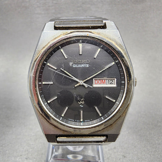 Seiko SQ Watch Men 37mm Gray Dial Steel Daydate Round 7123-9009 PARTS