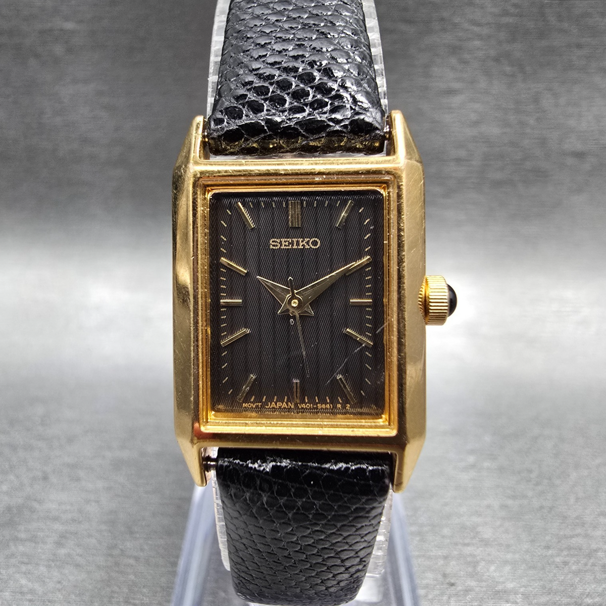 Seiko Tank Watch Women 18mm Black Dial Gold Rectangle V401-5670 New Battery0