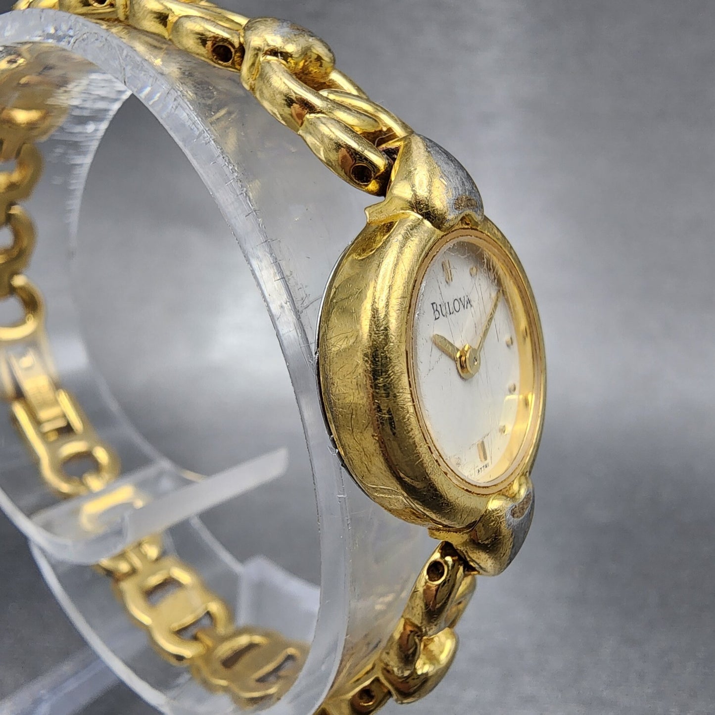 Bulova Heart Watch Women 18mm White Dial Gold Tone Round 97T41 New Battery3