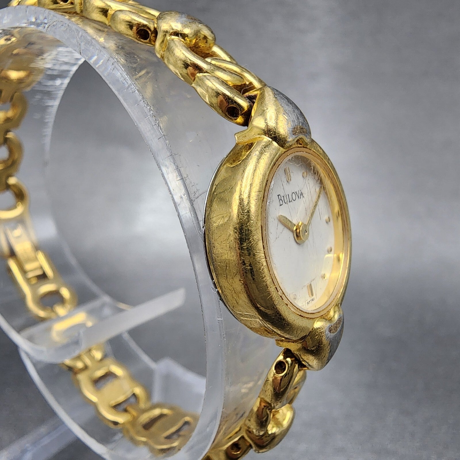 Bulova Heart Watch Women 18mm White Dial Gold Tone Round 97T41 New Battery3