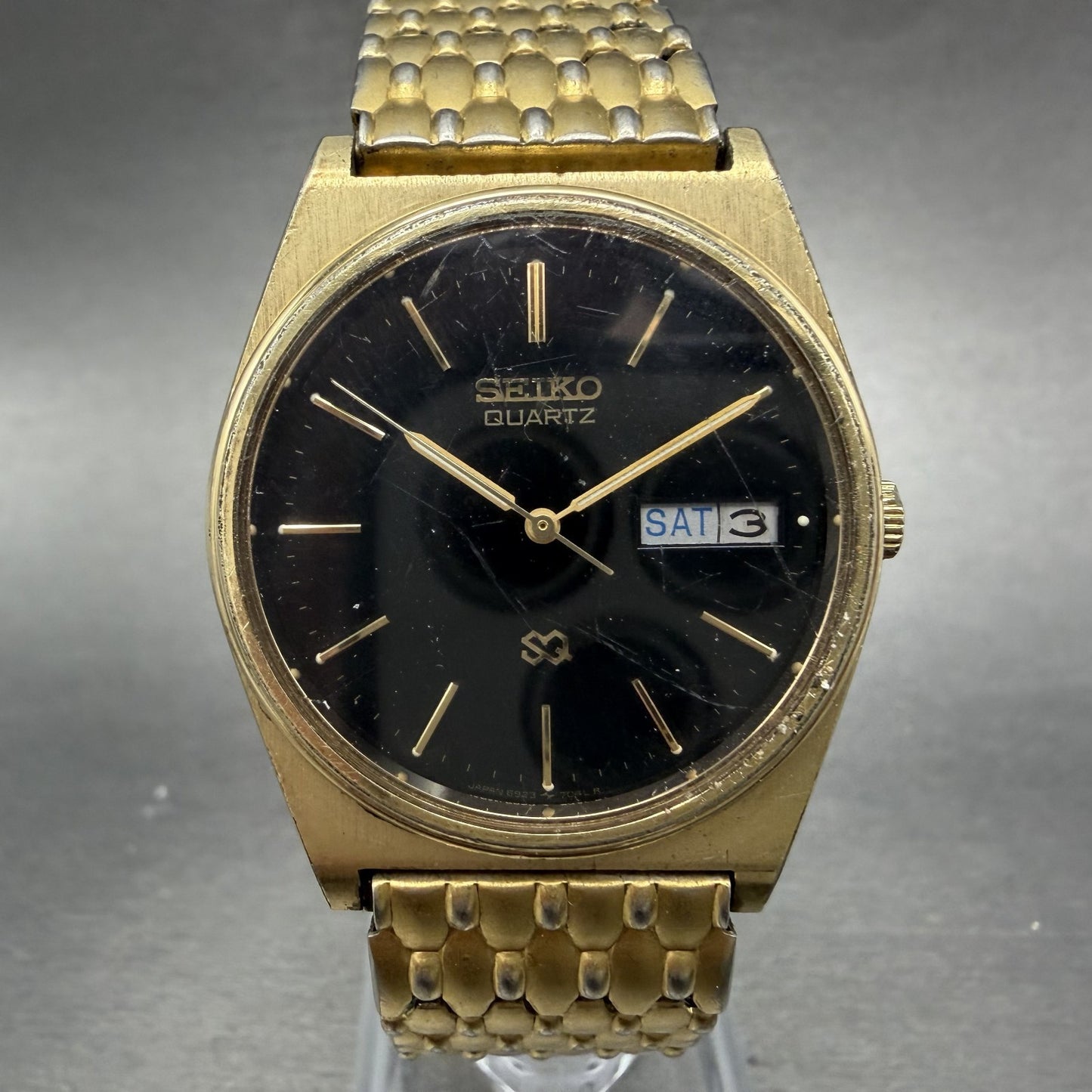 Seiko SQ Watch Men 33mm Black Dial Gold Tone Round Daydate VTG 6923-7039 PARTS0