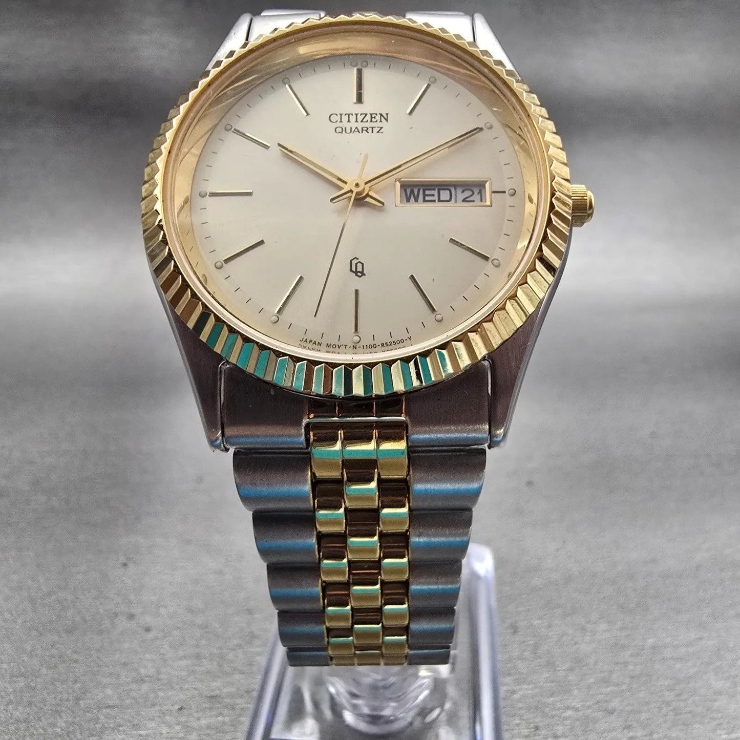 Citizen CQ Watch Men 35mm Champagne Dial Two Tone Daydate 1100-R12535 New Batt5