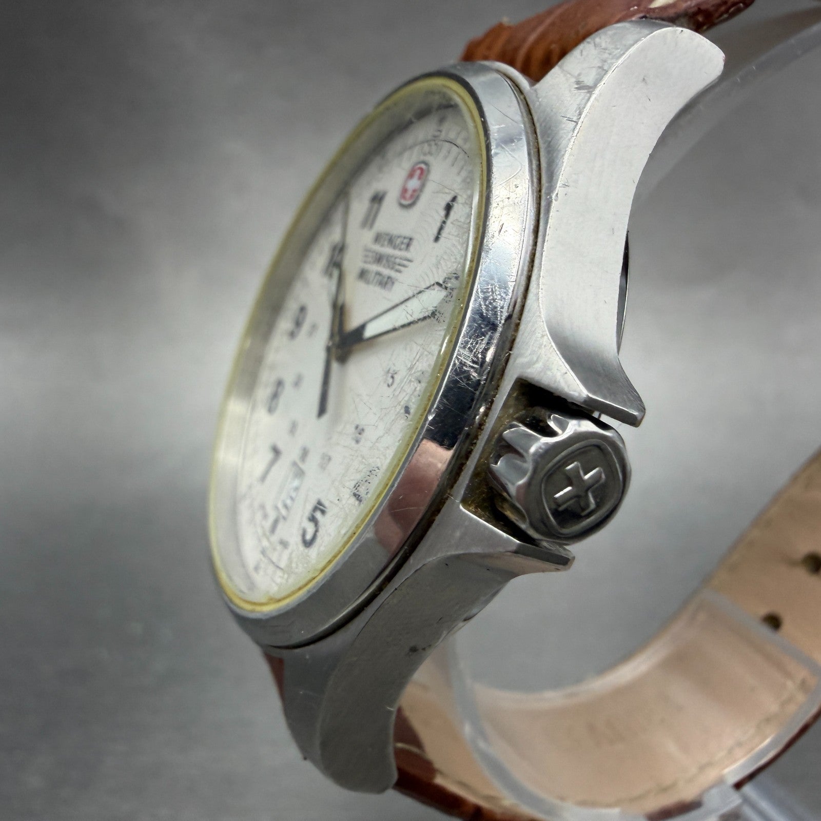 Wenger Swiss Military Watch Men 40mm White Dial Steel Date Round 79201 New Batt2