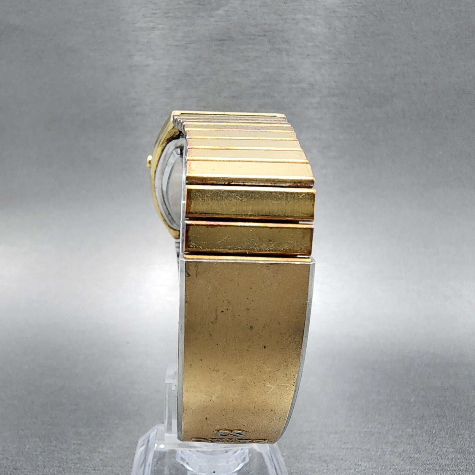 Seiko Digital Watch 34mm Gold Tone Daydate Rectangle F0395010 PARTS8