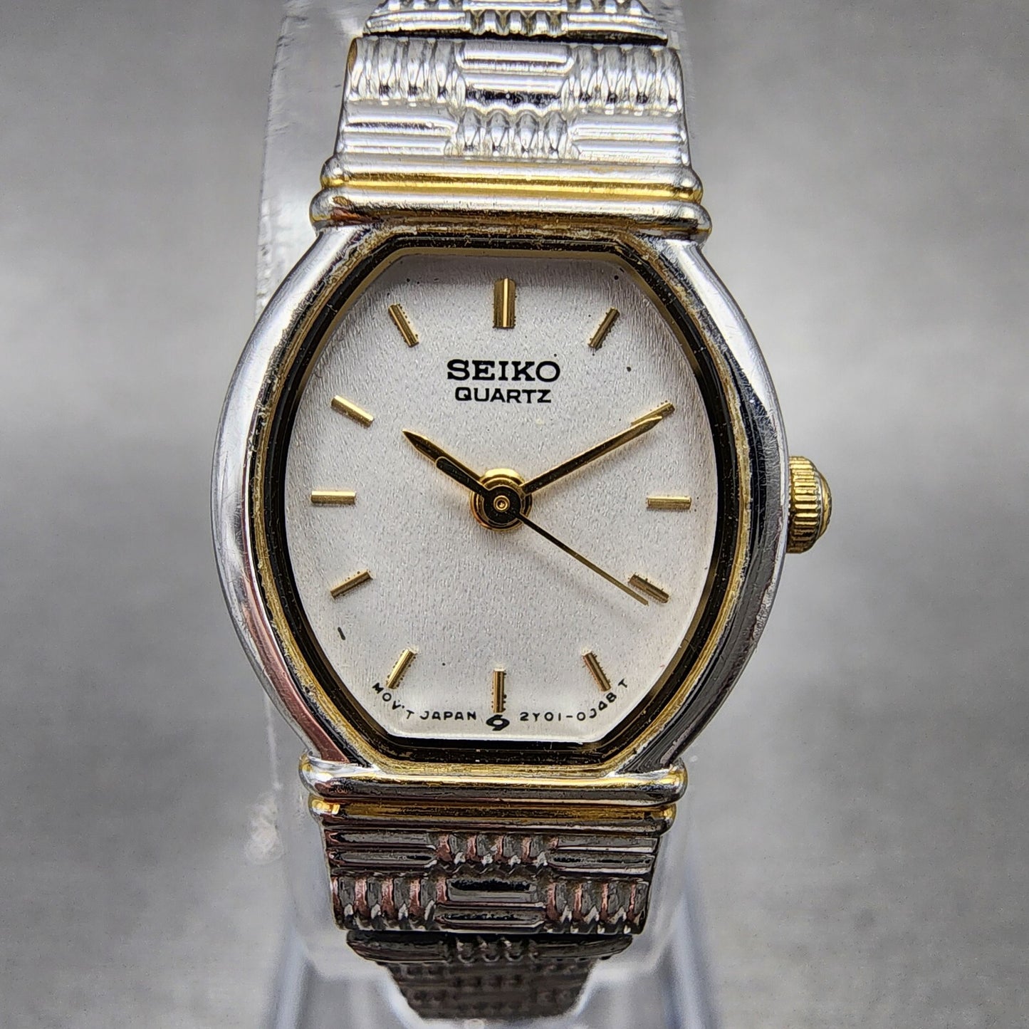 Seiko Watch Women 17mm White Dial Two Tone Oval 2Y015C09 New Battery1
