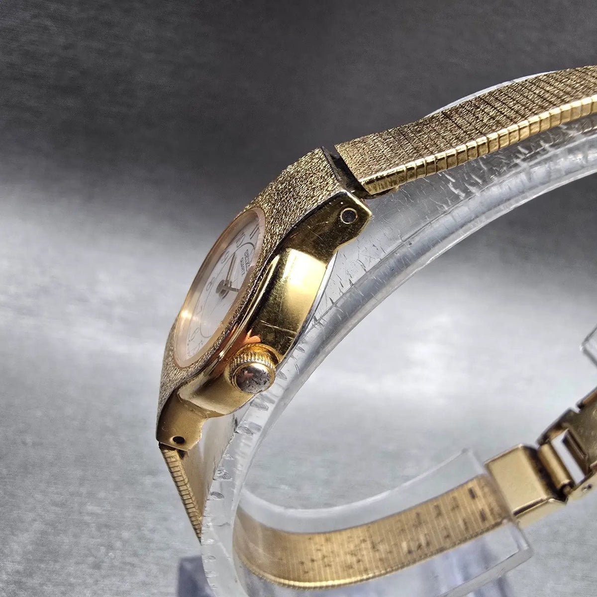 Seiko Watch Women 18mm White Dial Gold Tone Round 2Y00-0A49 New Battery Vintage2