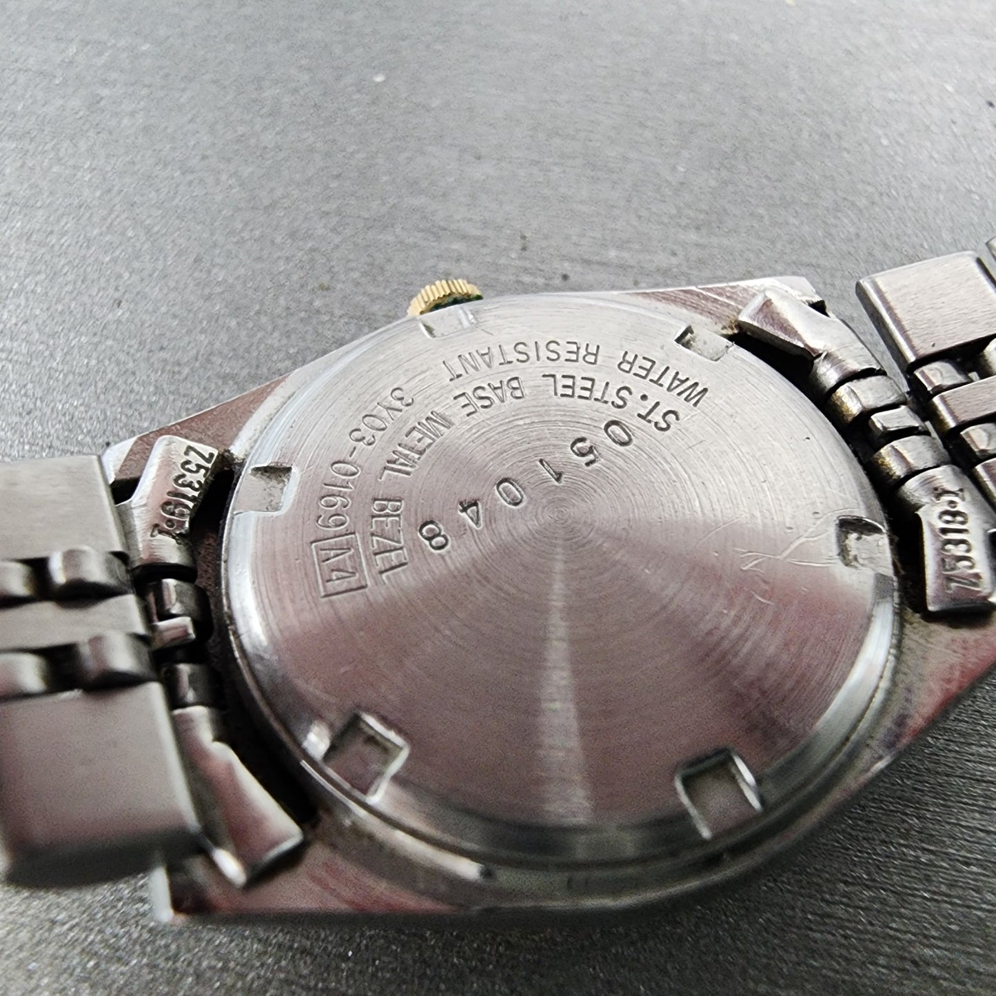 Seiko SQ Watch Women 24mm Gold Dial Two Tone Daydate 24mm Round New Battery J1239
